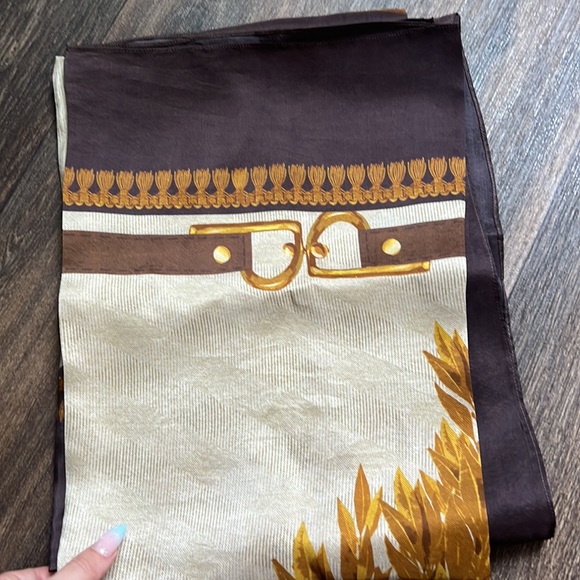 Falguni Shane Peacock Horse Scarf - Picture 3 of 4